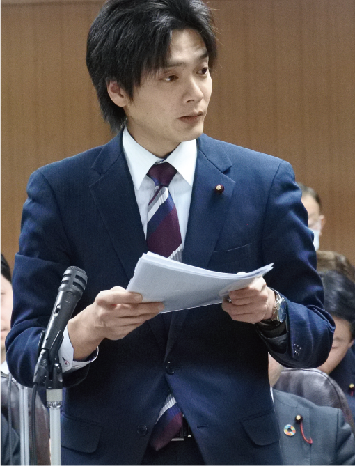 議会中の山下純